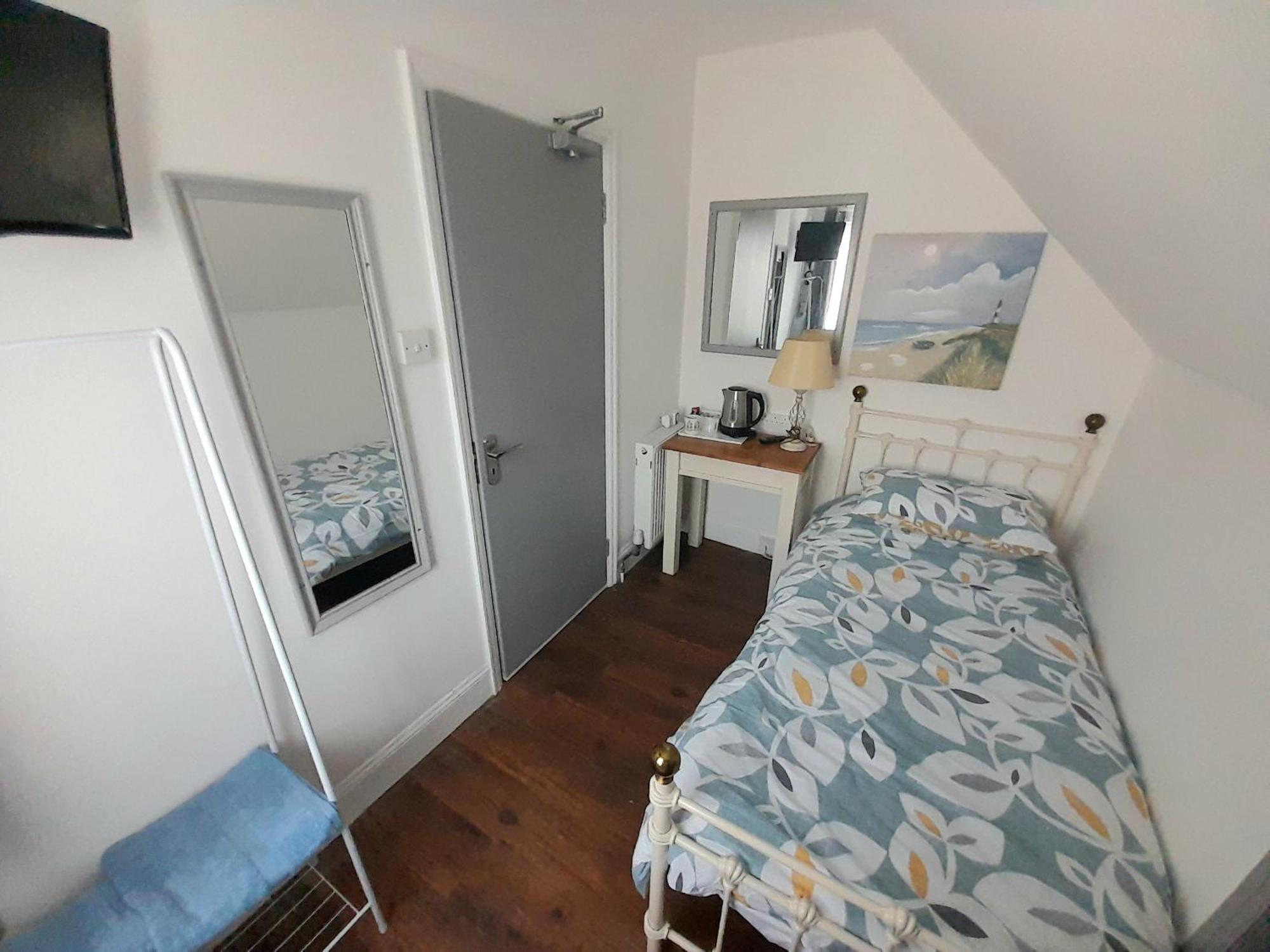 Torbay Guesthouse Пейнтън Екстериор снимка